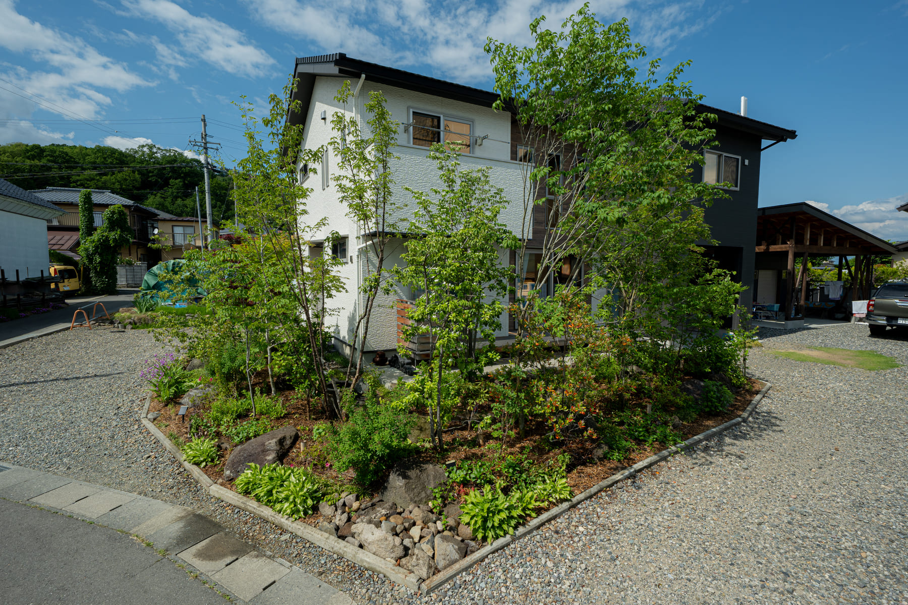 管理しやすく、楽しめるお庭です